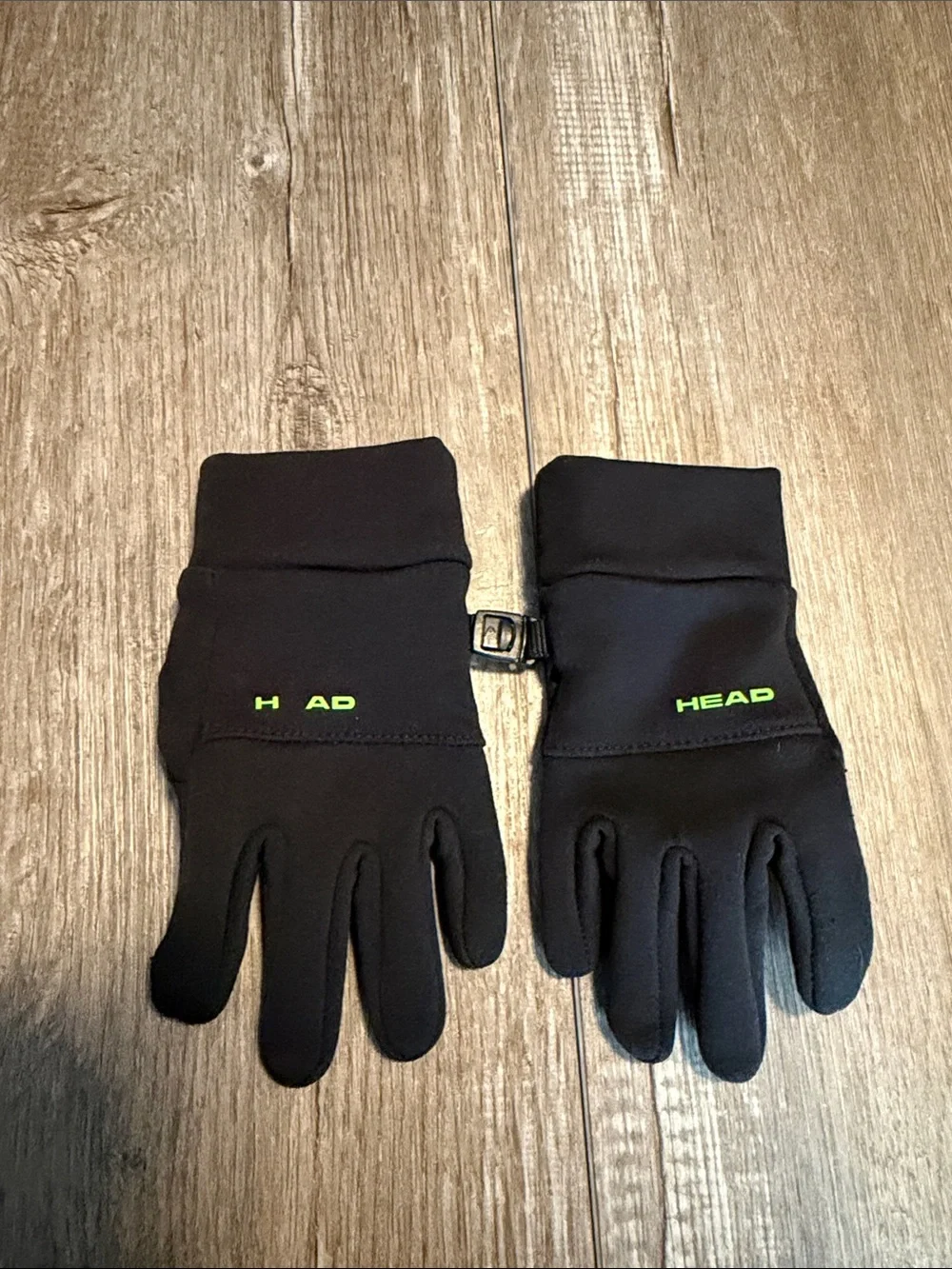 HEAD Kids Touchscreen Gloves featuring neon green branding and a connecting cli